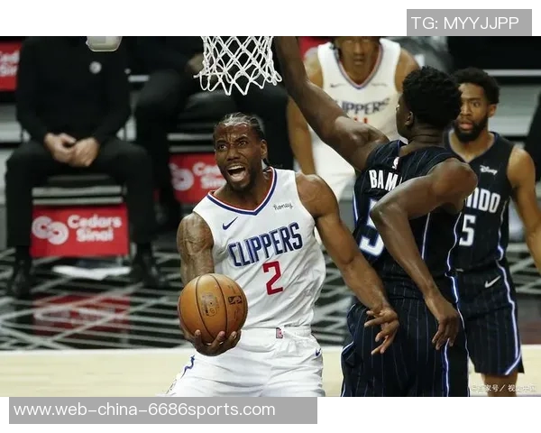 国外篮球明星在赛场上的精彩表现与背后的努力故事